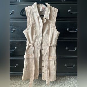 ~cute PILCRO denim mini dress, size 4, tie waist, button up.